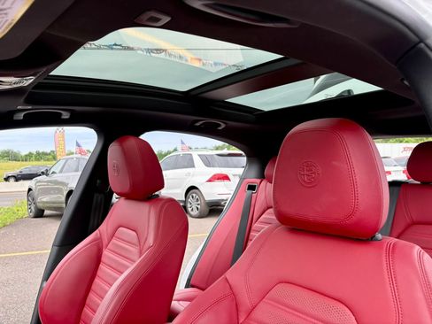 Used 2022 Alfa Romeo Stelvio Veloce AWD/4WD image 17