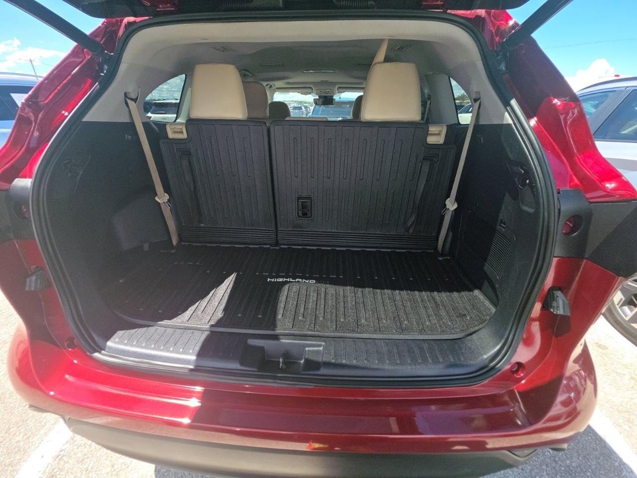 Used 2021 Toyota Highlander XLE AWD/4WD image 15