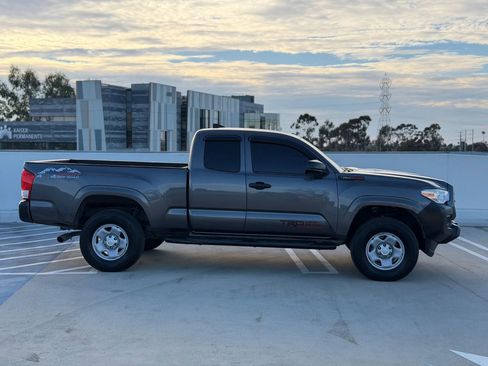 Used 2017 Toyota Tacoma SR image 2