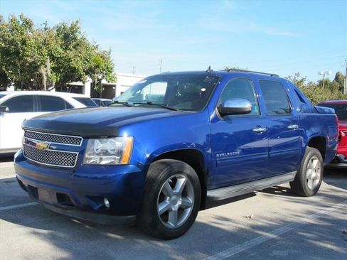 Used 2013 Chevrolet Avalanche LT w/ All-Star Edition image 2