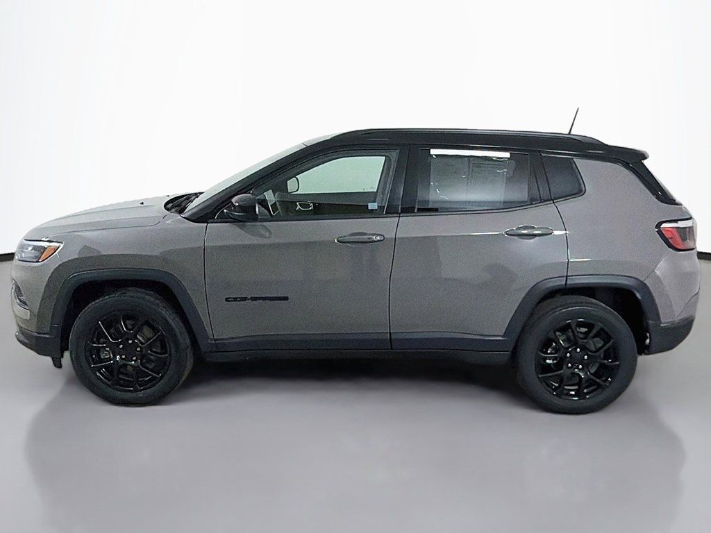 Used 2023 Jeep Compass Latitude AWD/4WD image 11