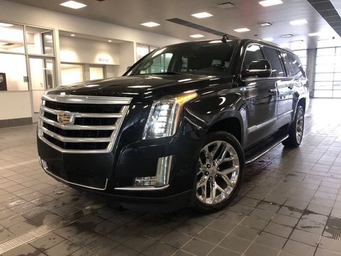 Used 2020 Cadillac Escalade ESV Luxury image 1