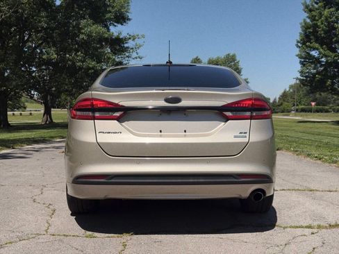 Used 2017 Ford Fusion SE w/ Fusion SE Technology Package FWD image 5