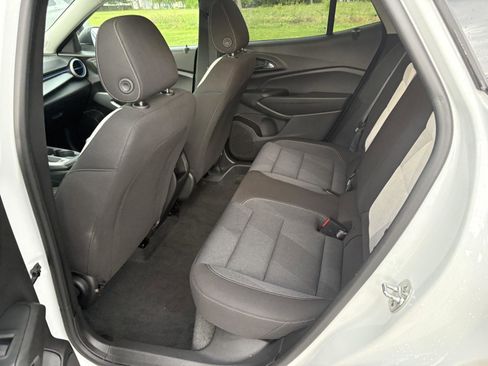 Used 2025 Chevrolet Trax LS FWD image 12