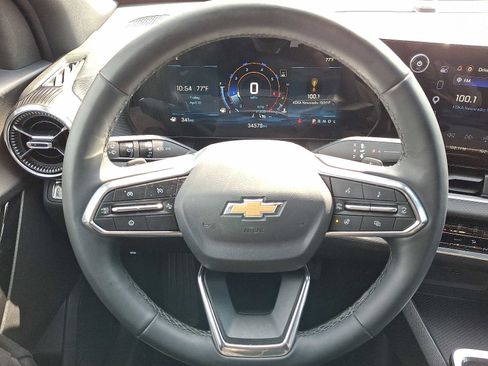 Used 2025 Chevrolet Equinox LT image 17