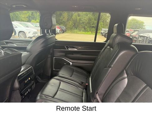 Used 2022 Jeep Wagoneer Series II AWD/4WD image 11