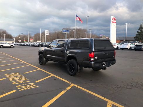 Certified 2022 Toyota Tacoma SR image 3
