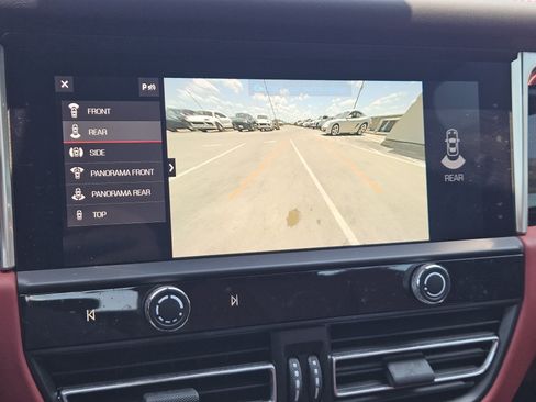 Certified 2024 Porsche Macan S AWD/4WD image 18