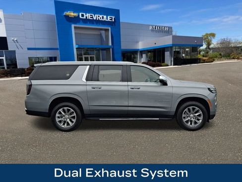 Used 2025 Chevrolet Suburban Premier AWD/4WD image 27