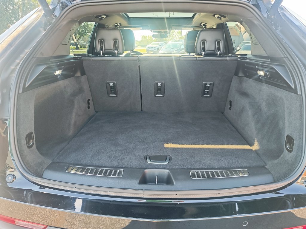 Used 2023 Cadillac XT4 Sport w/ LPO, Onyx Lite Package AWD/4WD image 10