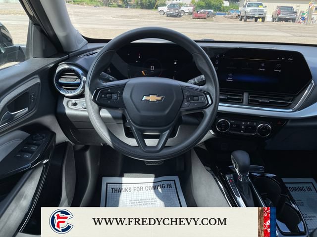 Used 2025 Chevrolet Trax LT FWD image 15