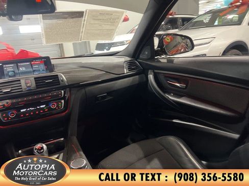 Used 2018 BMW M3 RWD image 23