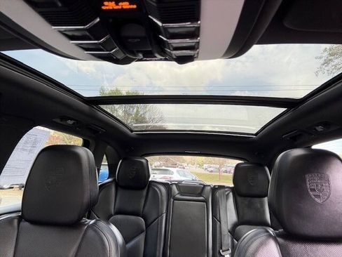 Used 2017 Porsche Cayenne Platinum Edition image 33