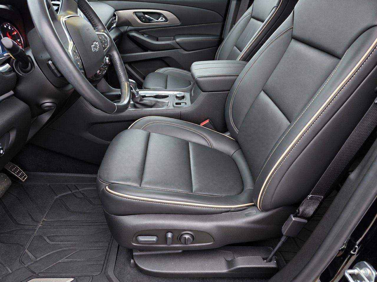 Used 2022 Chevrolet Traverse Premier w/ Redline Edition AWD/4WD image 14