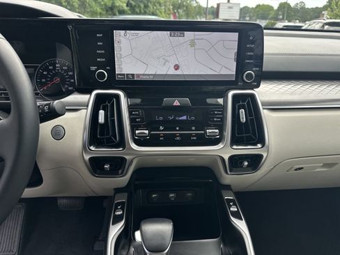 Certified 2022 Kia Sorento S w/ Panoramic Sunroof Package FWD image 32
