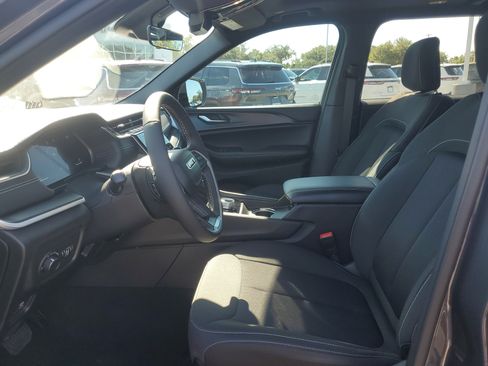 Used 2025 Jeep Grand Cherokee L Laredo RWD image 14
