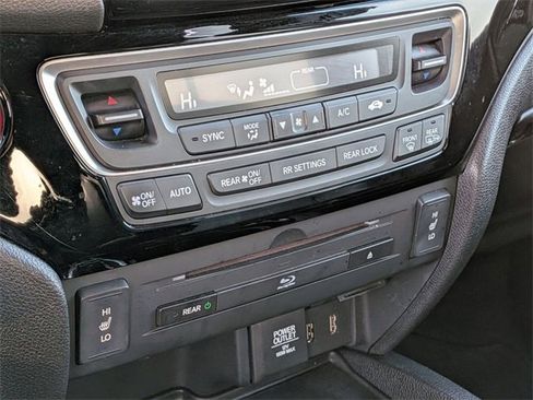 Used 2017 Honda Pilot Touring image 22