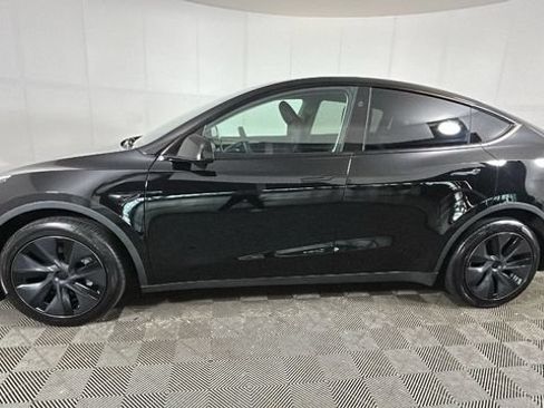 Used 2024 Tesla Model Y Long Range AWD/4WD image 5