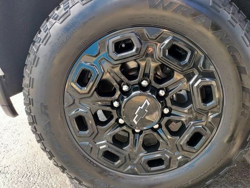 Used 2023 Chevrolet Silverado 2500 LTZ w/ LTZ Plus Package image 13