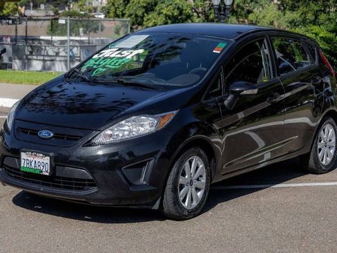 Used 2013 Ford Fiesta SE image 3