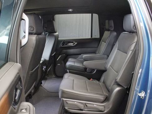 Used 2026 GMC Yukon XL Denali w/ Sun & Power Step Package AWD/4WD image 12