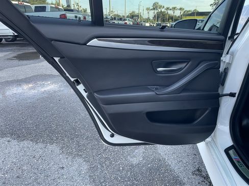 Used 2013 BMW M5 RWD image 43