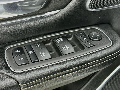 Used 2023 RAM 1500 Laramie AWD/4WD image 18
