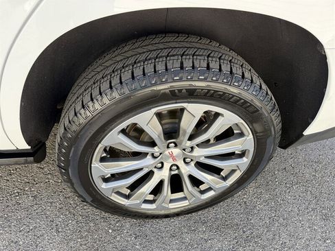 Used 2021 GMC Yukon Denali w/ Denali Premium Package image 14