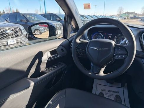 Used 2024 Chrysler Pacifica Touring-L w/ S Appearance Package image 22
