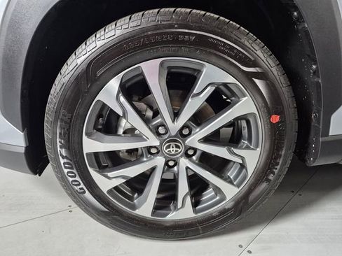 Certified 2025 Toyota Corolla Cross XLE FWD image 10