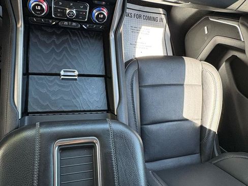 Used 2022 GMC Yukon XL Denali AWD/4WD image 31