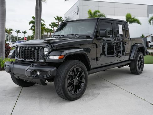 Used 2024 Jeep Gladiator Sport AWD/4WD image 7