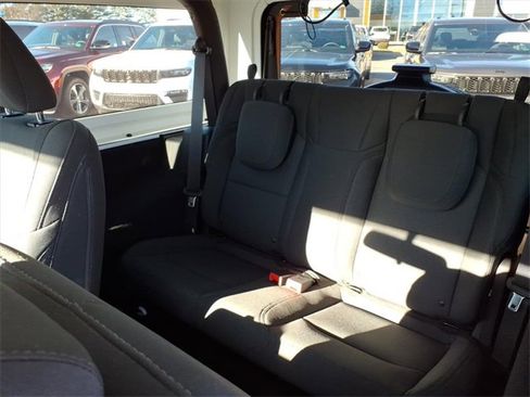 Used 2018 Jeep Wrangler Sport S image 13