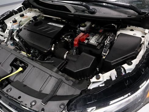 Certified 2025 Nissan Rogue SV image 18