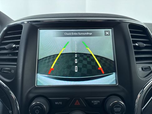 Used 2018 Jeep Grand Cherokee Limited image 16