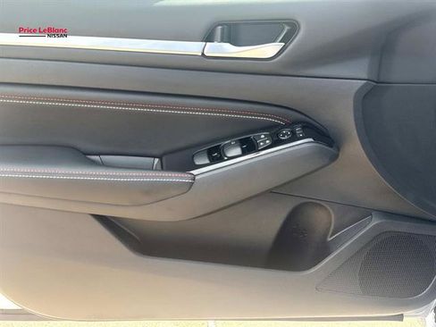 Used 2023 Nissan Altima 2.5 SR w/ SR Premium Package FWD image 18