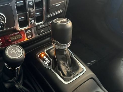 Used 2024 Jeep Wrangler Unlimited Rubicon 4xe AWD/4WD image 5