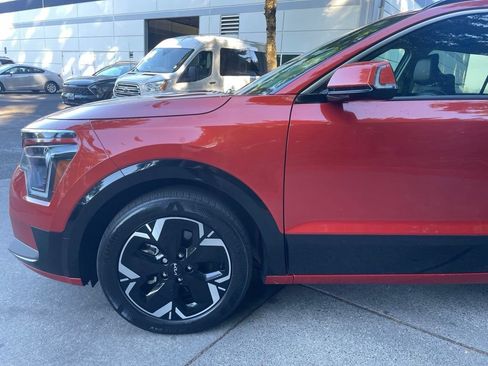 Certified 2023 Kia Niro Wind w/ Wind Preserve Package FWD image 7