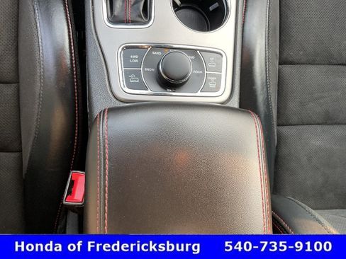 Used 2021 Jeep Grand Cherokee Trailhawk w/ Premium Lighting Group AWD/4WD image 39