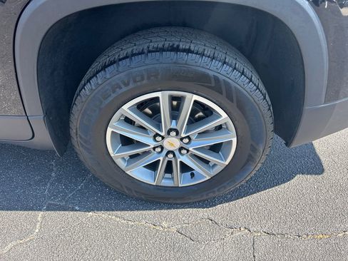 Used 2023 Chevrolet Traverse LT image 21