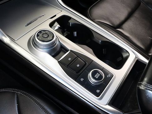 Used 2022 Ford Explorer XLT w/ Equipment Group 202A image 22