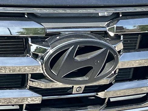 Certified 2025 Hyundai Tucson Limited AWD/4WD image 10