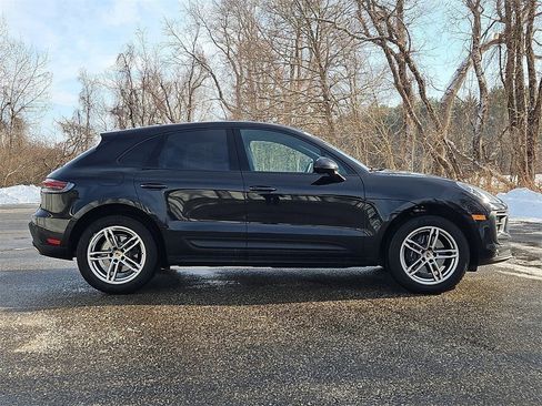 Certified 2025 Porsche Macan image 8