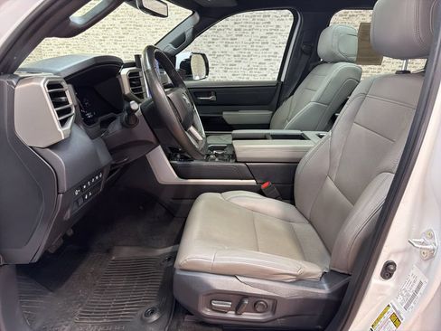 Used 2025 Toyota Tundra Limited AWD/4WD image 25