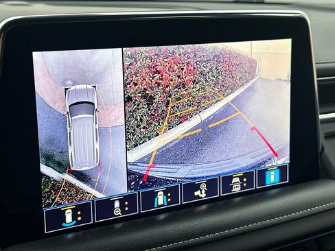 Used 2021 GMC Yukon SLT w/ Rear Media and Nav Package image 26