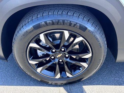 Used 2022 Chevrolet TrailBlazer LT w/ Confidence II Package FWD image 10