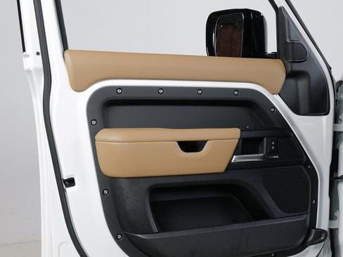 New 2026 Land Rover Defender 110 S image 27