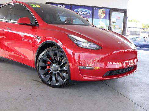 Used 2023 Tesla Model Y Performance AWD/4WD image 2