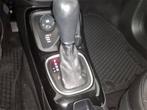 Used 2018 Jeep Compass Latitude image 22