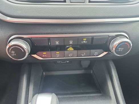 Used 2022 Nissan Altima 2.5 SV FWD image 15